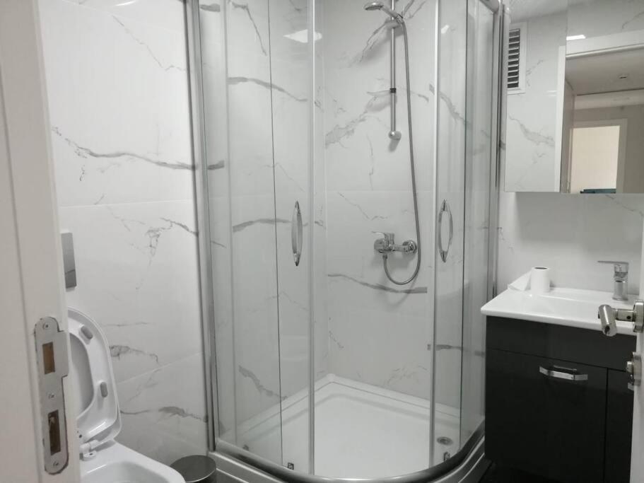 Sisli Apartment, 2 Bedrooms, 250 M Metro, New Modern Residence اسطنبول المظهر الخارجي الصورة